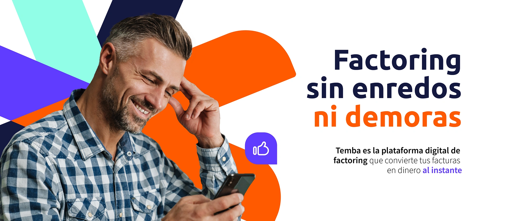 Oficina moderna con personas trabajando